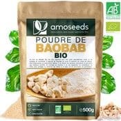 Poudre de Baobab de la marque Amoseeds. On aperçoit un sachet avec de la poudre de baobab bio sur le côté et des feuilles de l'arbre en fond.