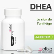 Complément alimentaire de DHEA : boîte blanche épurée, quatre gélules, texte "DHEA La star de l'anti-âge" avec un bouton acheter et le logo de la marque Solbia. Fond blanc et gris clair bleuté.