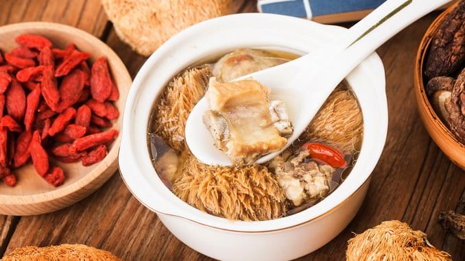 Hericium erinaceus, soupe de champignon et baies de goji