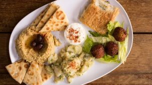 Assiette houmous, falafels et autres recettes sans viande